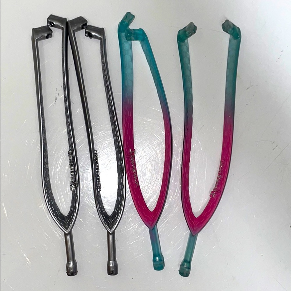 2 sets of Ipanema Flip Flops’ straps. Brand new.